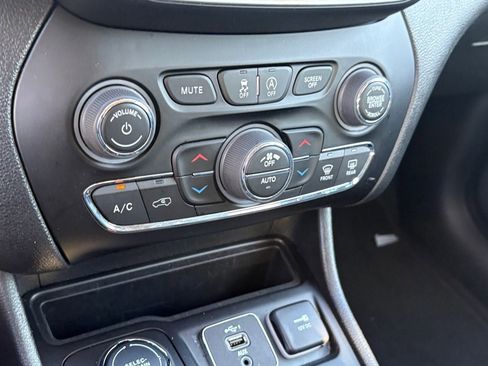 Used 2023 Jeep Cherokee Altitude Lux AWD/4WD image 20