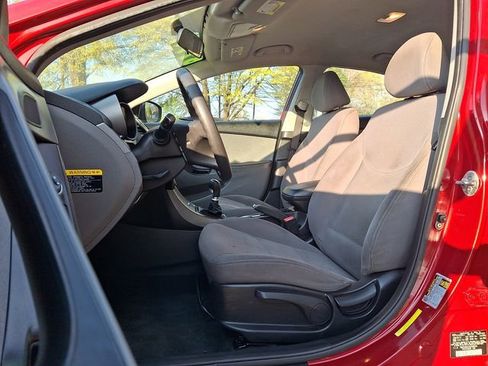 Used 2016 Hyundai Elantra SE image 13