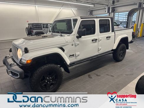 Used 2021 Jeep Gladiator Sport AWD/4WD image 1