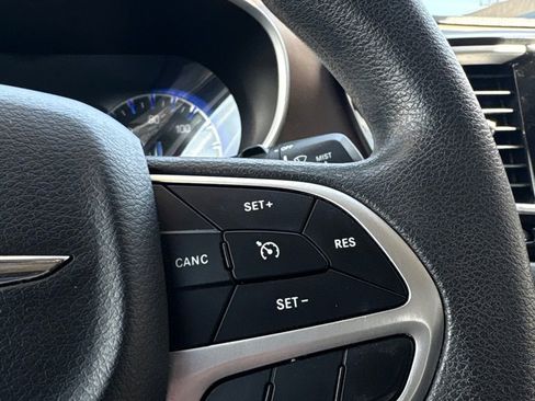 Used 2018 Chrysler Pacifica Touring Plus FWD image 20