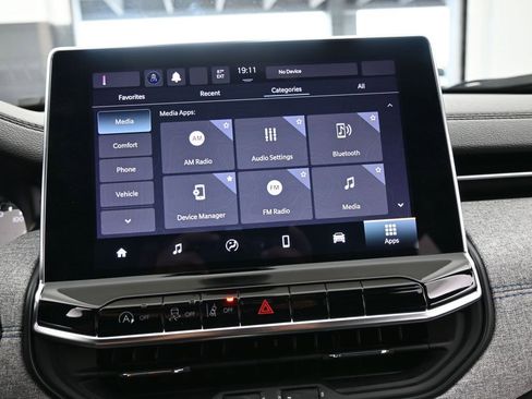 Used 2024 Jeep Compass Latitude image 17