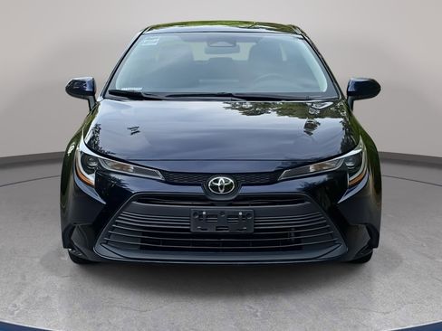 Used 2024 Toyota Corolla LE image 2