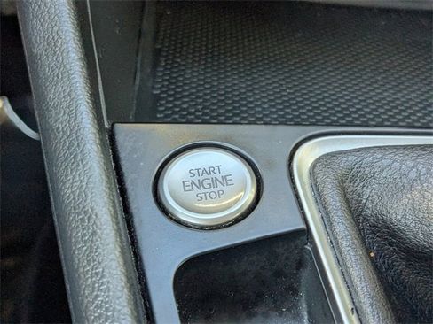 Used 2024 Volkswagen Jetta SE image 27