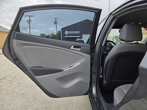 Used 2013 Hyundai Accent GLS image 6