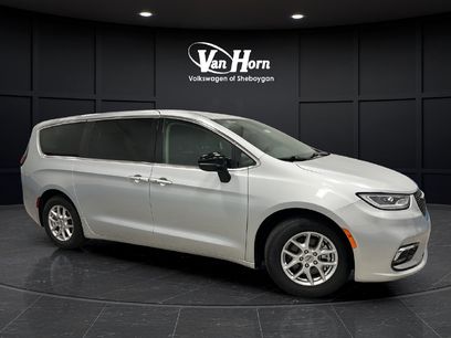 Used 2024 Chrysler Pacifica Touring-L