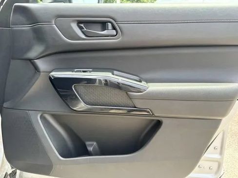 Used 2025 Nissan Pathfinder SV AWD/4WD image 29