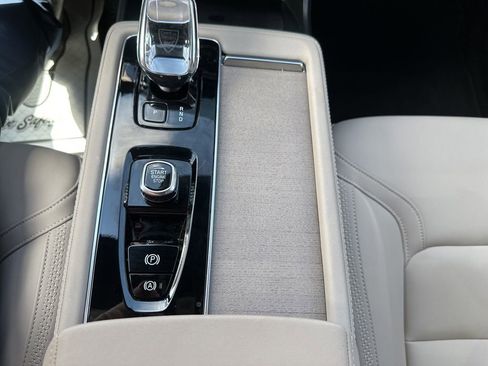 Certified 2025 Volvo XC90 B6 Plus AWD/4WD image 35
