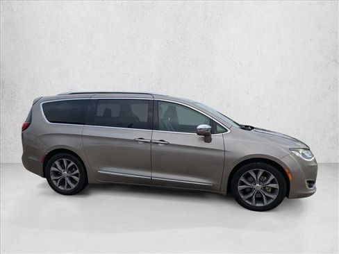 Used 2018 Chrysler Pacifica Limited w/ Advanced Safetytec Group image 4