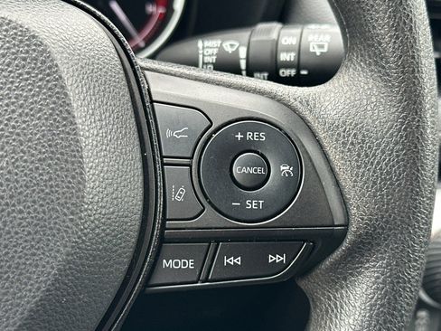 Used 2025 Toyota RAV4 XLE AWD/4WD image 28