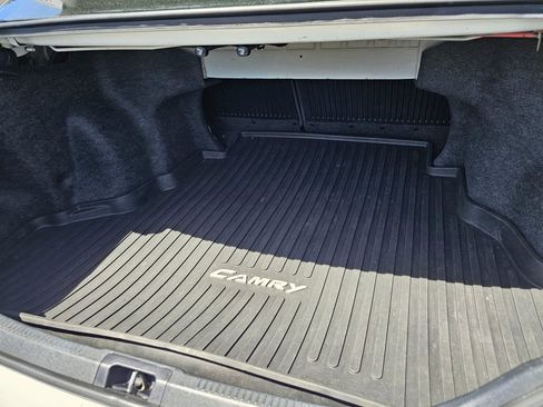 Used 2015 Toyota Camry SE w/ Moonroof Package FWD image 14