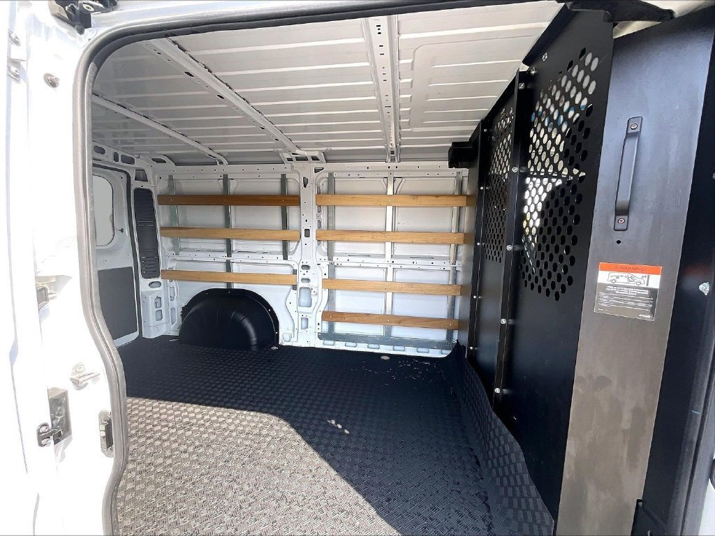 Used 2025 RAM ProMaster 2500 w/ U-Haul Equipment Group FWD image 15