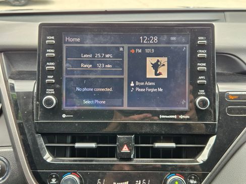 Used 2022 Toyota Camry XSE FWD image 17