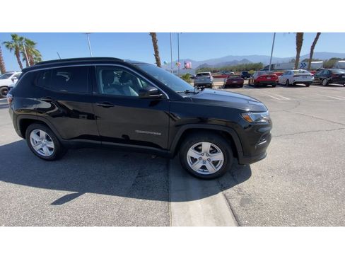 Used 2022 Jeep Compass Latitude FWD image 9