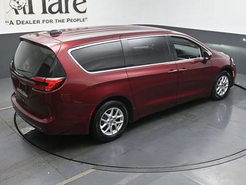 Used 2023 Chrysler Pacifica Touring-L FWD image 42