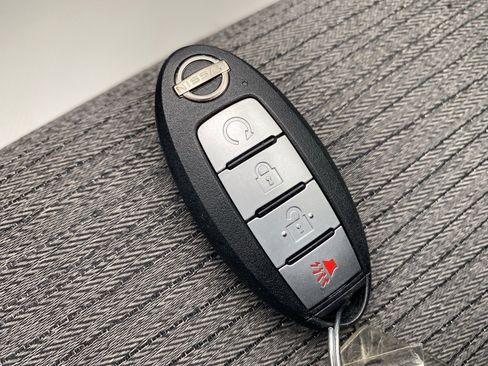 Used 2022 Nissan Rogue SV image 29