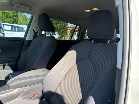 Used 2023 Toyota Highlander L FWD image 13