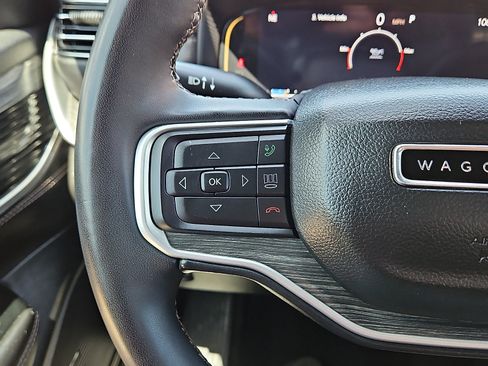 Used 2024 Jeep Wagoneer L Series II RWD image 18