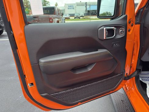 New 2025 Jeep Gladiator Sport image 16