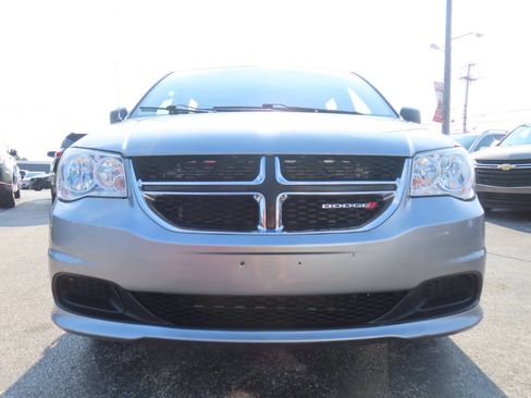 Used 2016 Dodge Grand Caravan American Value Package w/ UConnect Hands-Free Group FWD image 5