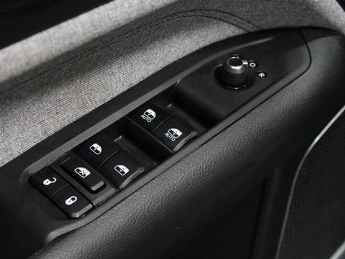 Used 2025 Jeep Compass Sport AWD/4WD image 4