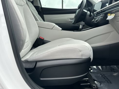 Used 2025 Hyundai Tucson SE image 16