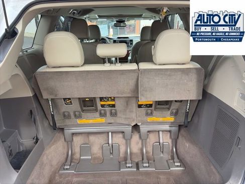 Used 2014 Toyota Sienna XLE FWD image 25