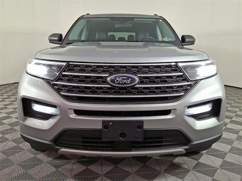 Used 2023 Ford Explorer XLT w/ Equipment Group 202A image 5