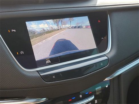 Used 2023 Cadillac XT6 Luxury image 26