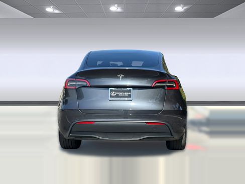 Used 2024 Tesla Model Y Long Range AWD/4WD image 8
