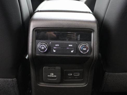 Used 2023 GMC Acadia Denali w/ Denali Technology Package image 20