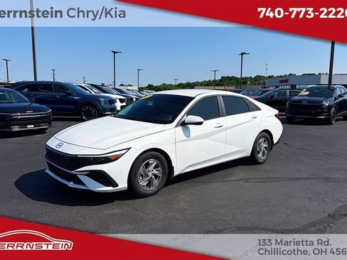 Used 2024 Hyundai Elantra SE FWD image 3