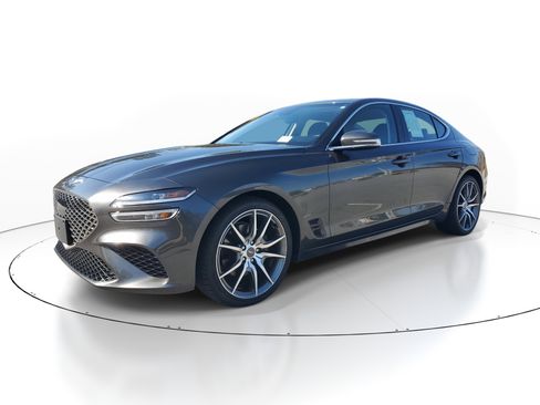 Used 2023 Genesis G70 2.0T image 3