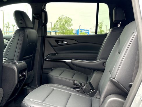 Used 2026 Chevrolet Traverse LT w/ Sun and Wheel Package image 17