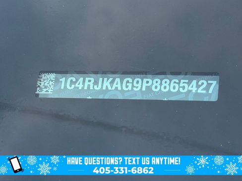 Used 2023 Jeep Grand Cherokee L Laredo image 32