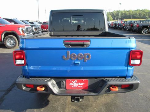 Used 2023 Jeep Gladiator Mojave w/ Cold Weather Group image 6