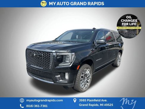 Used 2023 GMC Yukon XL Denali Ultimate AWD/4WD image 2