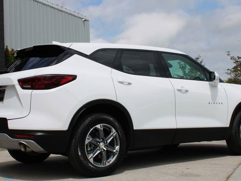 Used 2025 Chevrolet Blazer LT FWD image 11