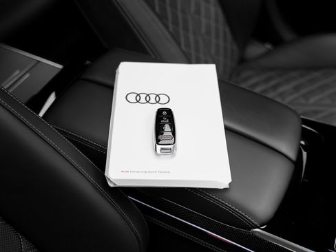 Used 2024 Audi S8 image 81