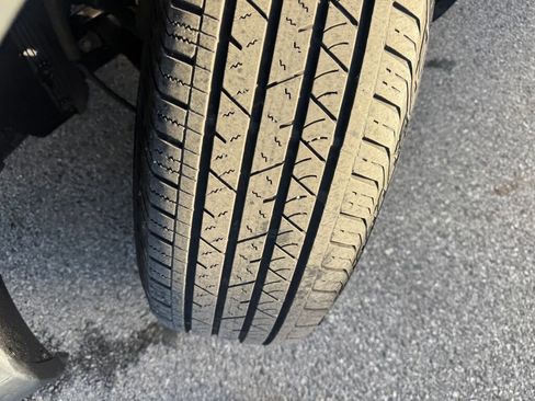 Used 2023 GMC Acadia SLE w/ Driver Convenience Package image 23