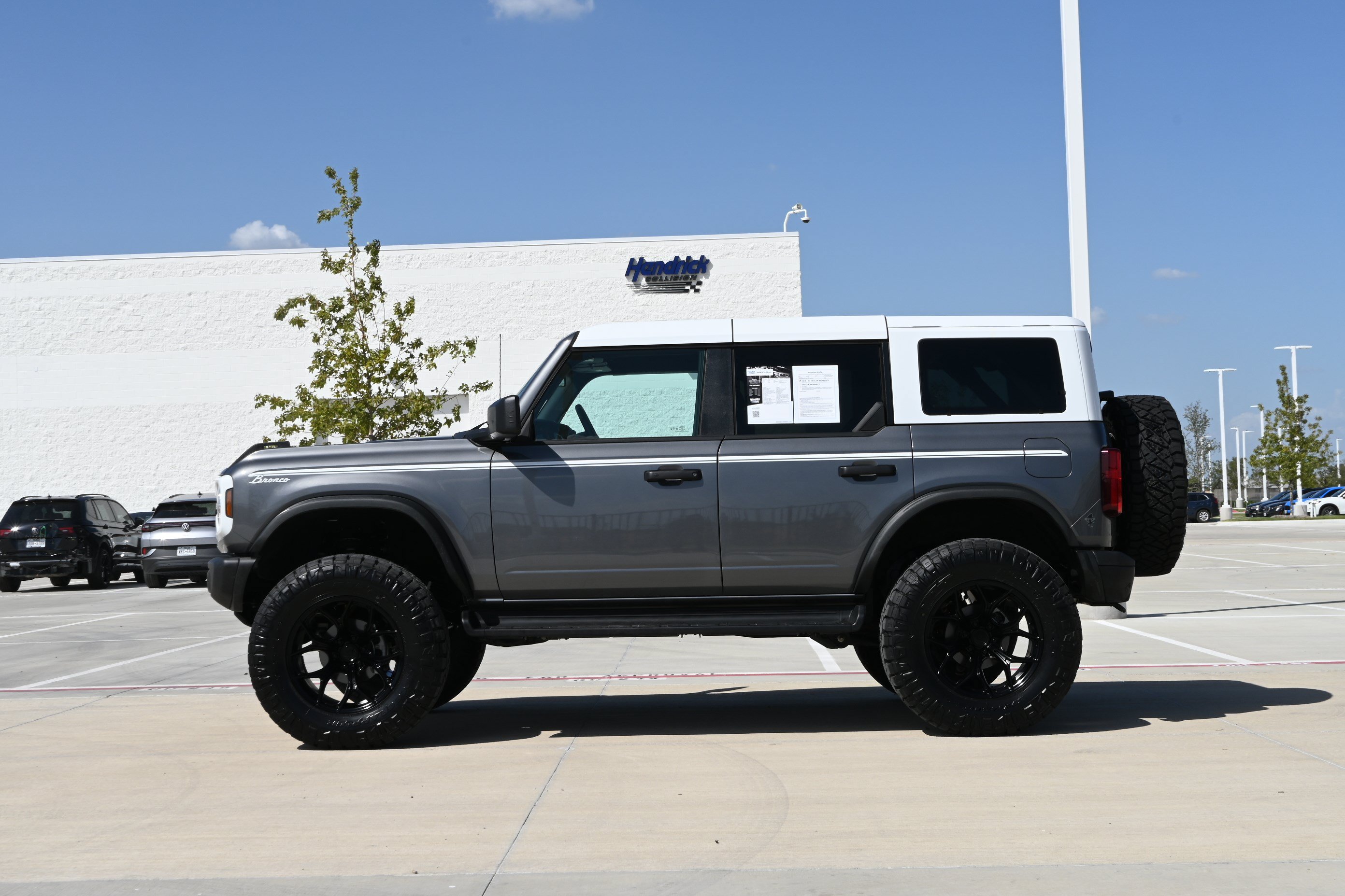 Used 2025 Ford Bronco Heritage Edition AWD/4WD image 6