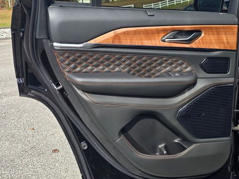 New 2025 Jeep Grand Cherokee Summit image 40