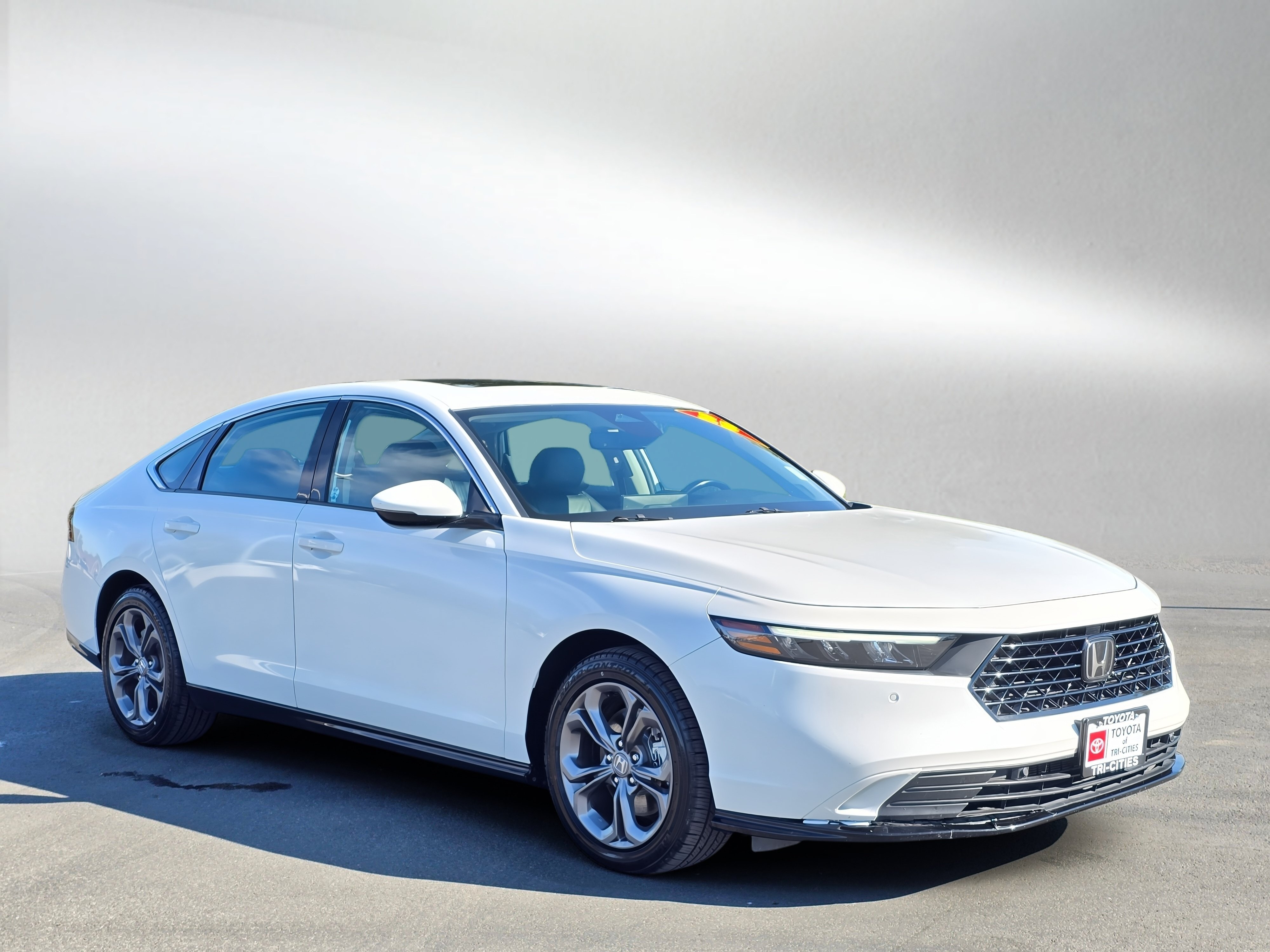 Used 2023 Honda Accord EX-L image 7