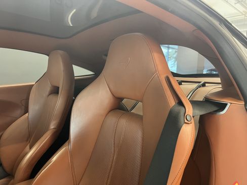 Used 2017 McLaren 570S image 25