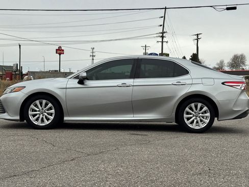 Used 2018 Toyota Camry L image 5