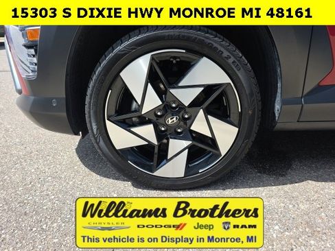 Used 2024 Hyundai Kona Limited image 11