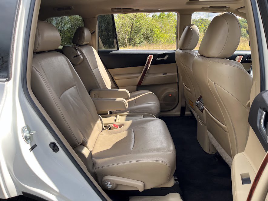 Used 2011 Toyota Highlander Limited w/ Tow Pkg FWD image 40