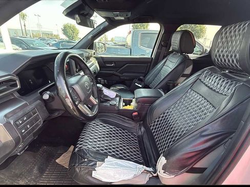 Used 2024 Toyota Tacoma TRD Sport image 5