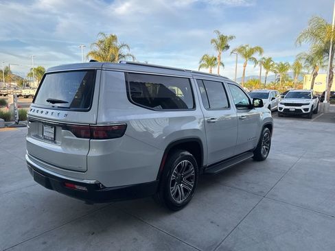 Used 2024 Jeep Wagoneer L Series II w/ Flexible Seating Group AWD/4WD image 8