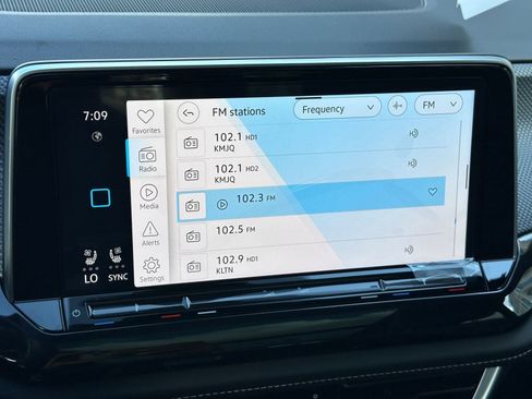 New 2026 Volkswagen Atlas Cross Sport SEL R-Line image 24