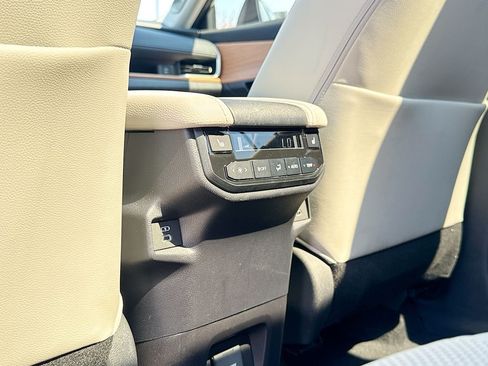 Used 2025 Toyota Grand Highlander AWD Hybrid image 33